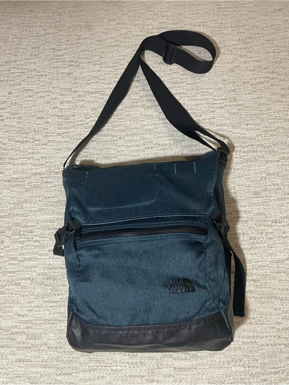 The North Face Navy Blue & Black Roll Top Messenger Bag Laptop Backpack